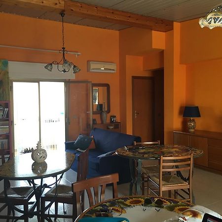 I Colori Dell'Arcobaleno Acomodação com café da manhã Santo Stefano di Camastra Exterior foto