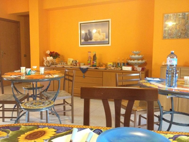 I Colori Dell'Arcobaleno Acomodação com café da manhã Santo Stefano di Camastra Exterior foto